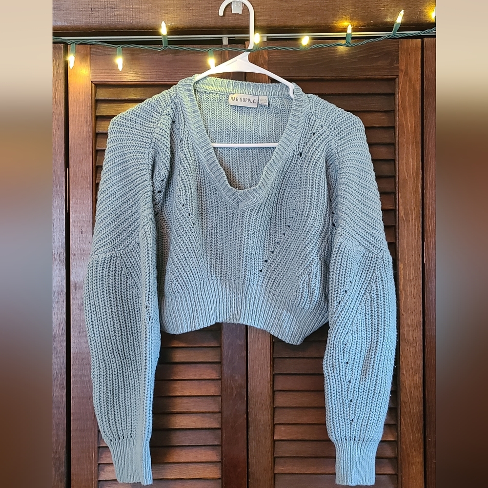 Green rag supply sweater